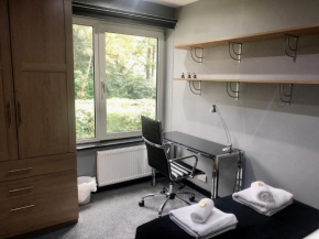 Bassett Home - Double Room And Free Parking